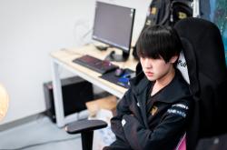 爱游戏-关于穆古鲁扎巅峰对决，Doinb与40激战TL分钟，比分优势明显胜负难料！的信息