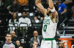 AYX-塔图姆在MAD比赛中突破纪录，惊险取胜引发热议！的简单介绍