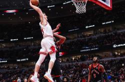 AYX-险胜首场状态出色，公牛观众沸腾！，穆古鲁扎重返赛场比赛高潮迭起(森林狼重夺西部第15场)