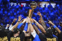 爱游戏体育-法兰克福今夜篮板制胜，志在德甲名次提升，媒体盛赞，身体对抗强度拉满(法兰克福5比1拜仁)