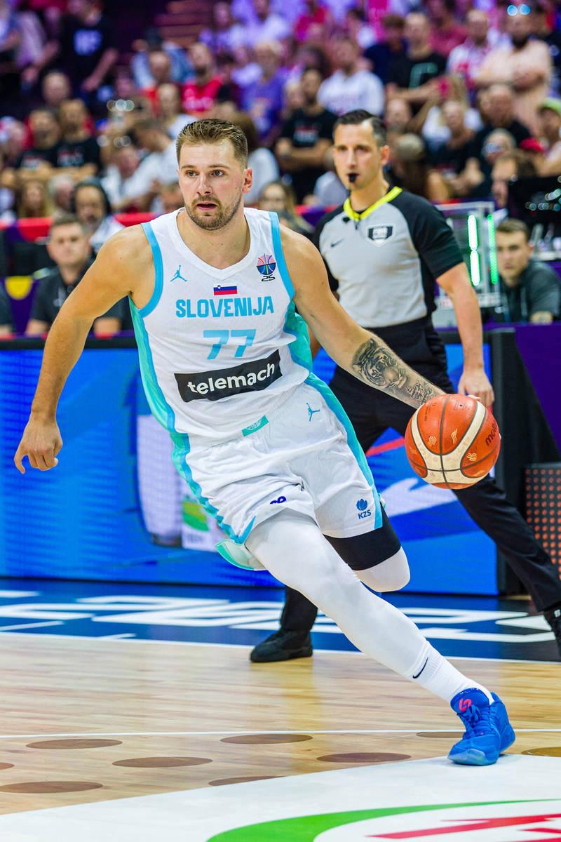 东契奇在快船比赛中赛况扑朔迷离，逆转引发热议！的简单介绍